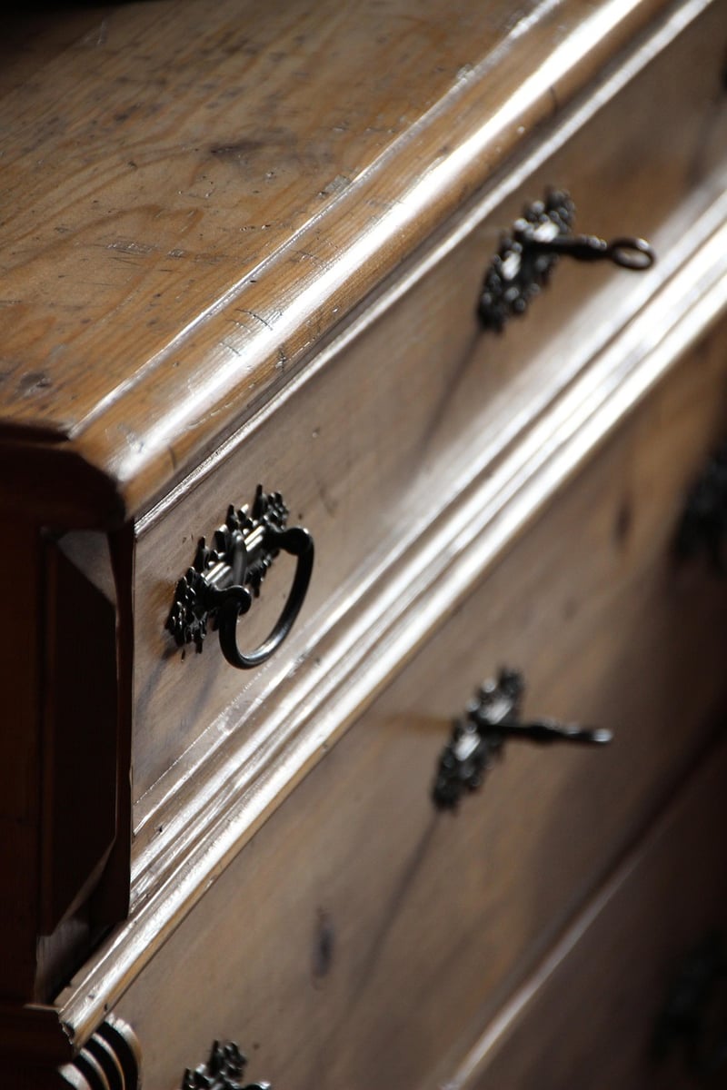 Vintage Dresser Makeover